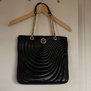 Chic Black Quilted Shoulder Bag with Gold Chain